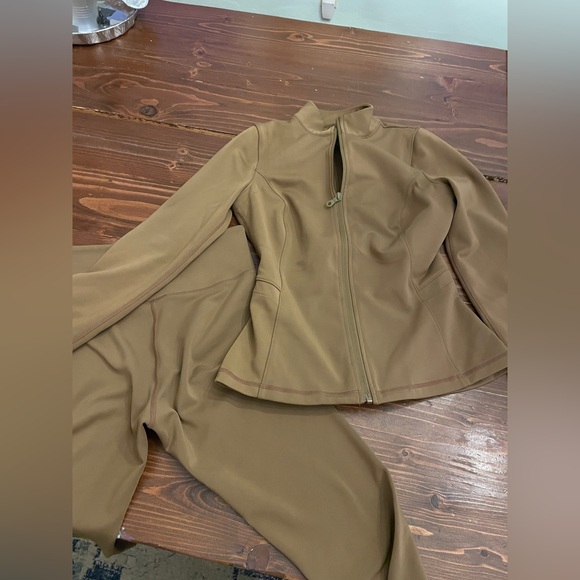 Girlfriend Collective Set - Picture 2 of 5